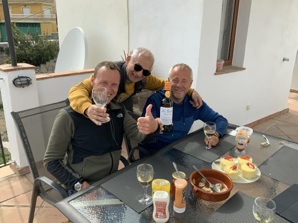 Kleine lunch op het dakterras van Casa Una Mas met Johan Pastoor en Reijer Staats
