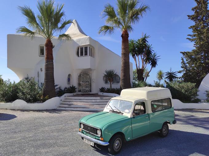 In een vintage Citroën Dyane 6 of Renault 4 door Andalusië toeren