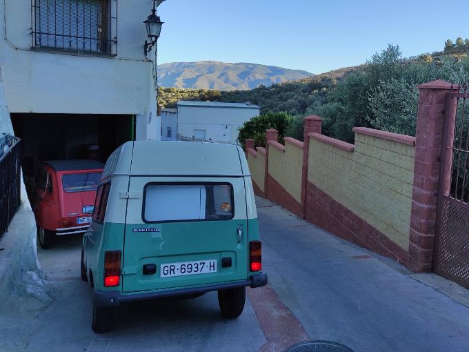 Kerst in de zon in Andalusië. Onze Renault 4 en Dyane 6 verdwijnen de winterstalling in.