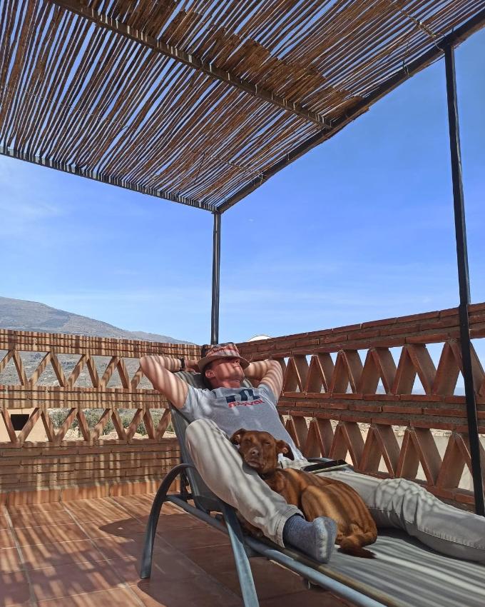 Tussen de bedrijven door: een luie zondag chillen op het dakterras van Lolapaluza en fantaseren over de zomer!