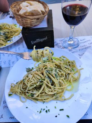 Een moordreis Valencia spaghetti all aglio, olio e peperoncino